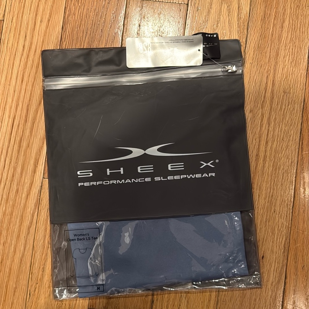 Sheex NWT Open back sleep shirt M